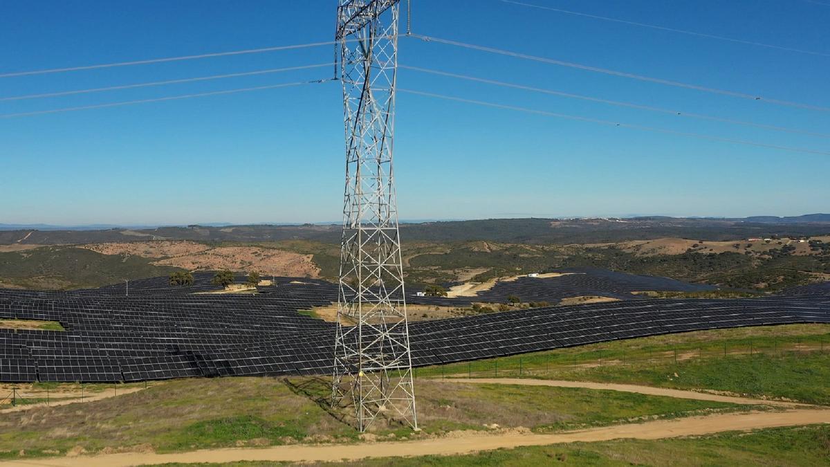 Iberdrola recibe el permiso ambiental para la primera instalación híbrida hidroeléctrica con solar del Estado