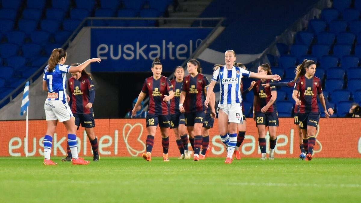 Un instante del Real-Levante jugado en Anoeta el pasado noviembre.