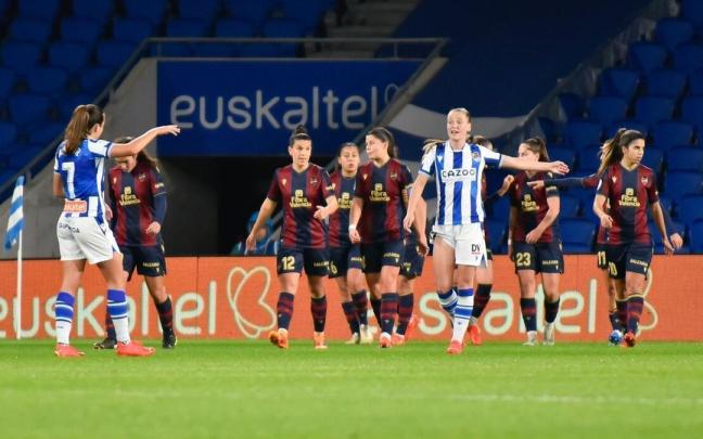 Un instante del Real-Levante jugado en Anoeta el pasado noviembre. Un instante del Real-Levante jugado en Anoeta el pasado noviembre.