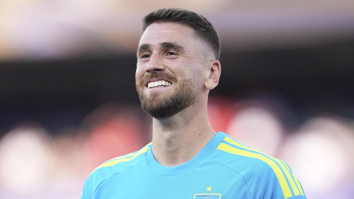 La vida sonríe a Unai Simón, quién también ha dejado constancia de su carisma, sencillez y naturalidad en el terreno de juego.