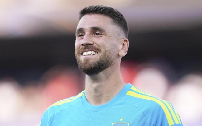 La vida sonríe a Unai Simón, quién también ha dejado constancia de su carisma, sencillez y naturalidad en el terreno de juego.