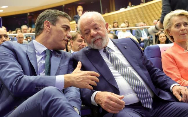 Pedro Sánchez junto a Lula de Silva en la última cumbre CELAC-UE. Pedro Sánchez junto a Lula de Silva en la última cumbre CELAC-UE.