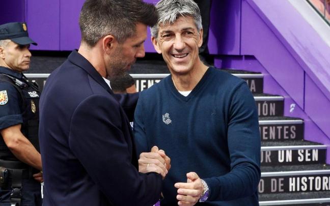 Imanol conversa con Pezzolano antes del comienzo del partido. / EFE / R.GARCÍA