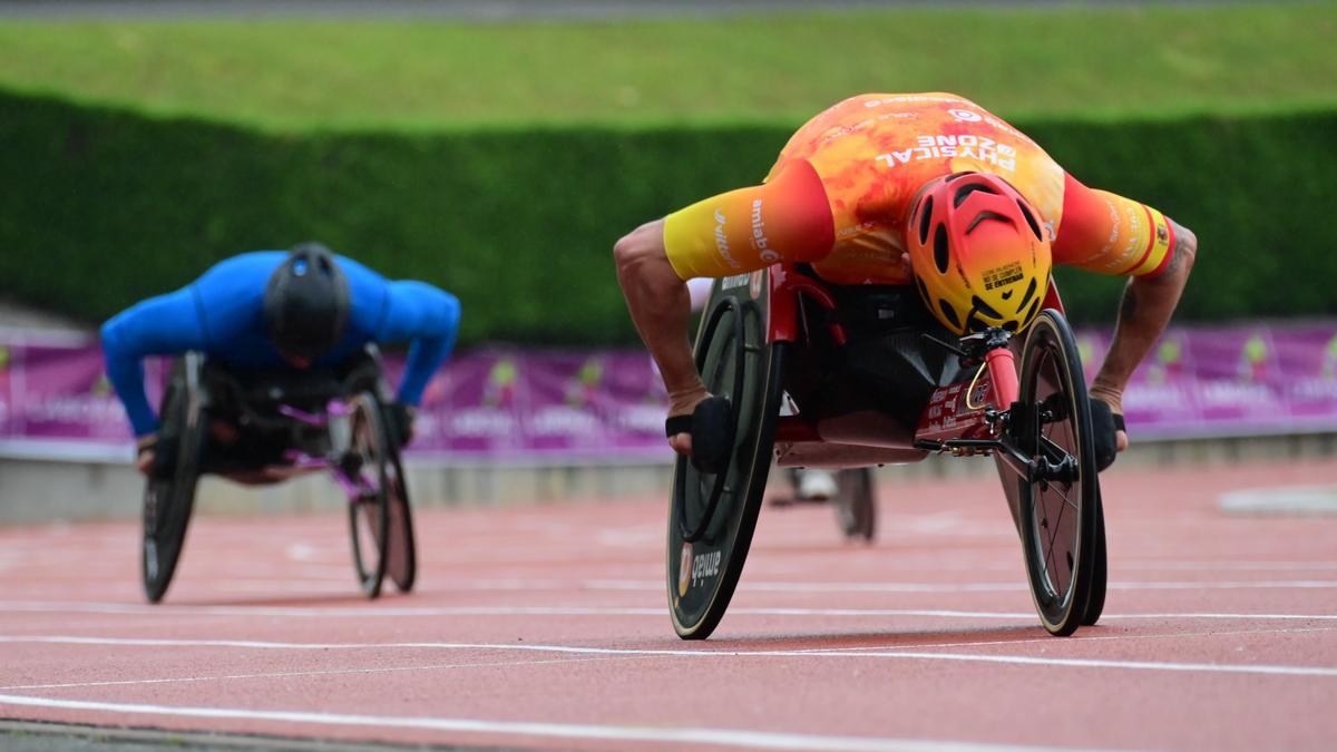 Los atletas en sillas de ruedas mostraron un gran nivel en la cita de Basauri