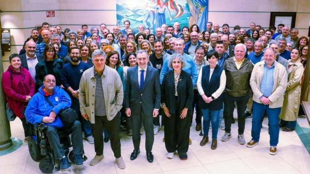 Jornada ‘Euskara erdigunean’: 150 personas se reúnen en Sabin Etxea en torno al euskera, en favor de su blindaje y protección.