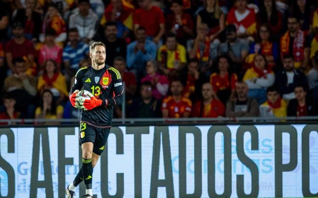 Remiro, durante el partido que ha disputado este lunes España contra Suiza. / RFEF