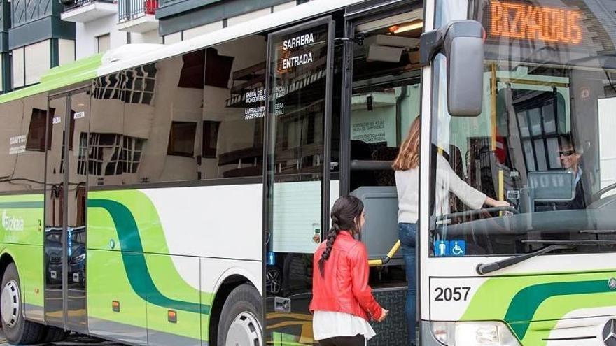La ONG también pide la extensión del Abono Único de Transporte.