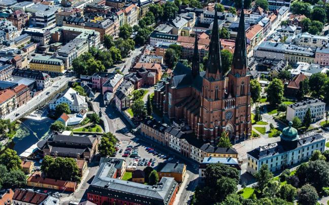 Vista aérea de la ciudad sueca de Uppsala / 210 Vista aérea de la ciudad sueca de Uppsala