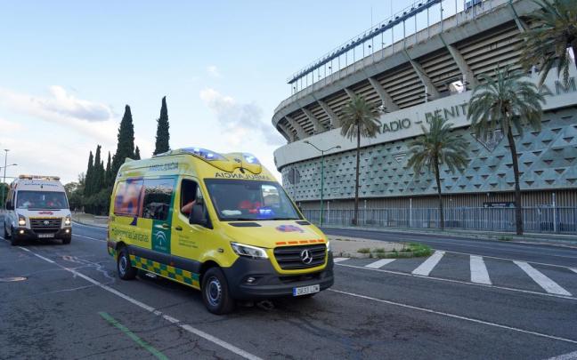 Traslado de un paciente hasta el Hospital Virgen del Rocío. Traslado de un paciente hasta el Hospital Virgen del Rocío.