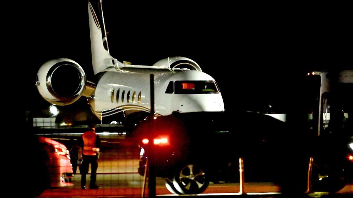 Avión privado en el que Messi ha llegado a Rosario.