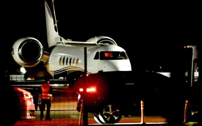 Avión privado en el que Messi ha llegado a Rosario.