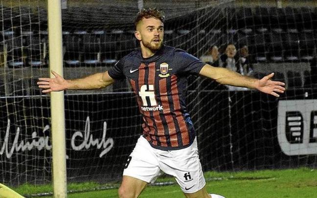 Mario Soberón celebra el gol que firmó ante el Real Unión en el Stadium Gal. | FOTO: CD ELDENSE
