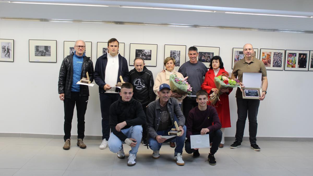 Entrega de premios de los concursos de fotografía organizados con motivo de las fiestas de Carnaval en Azpeitia.