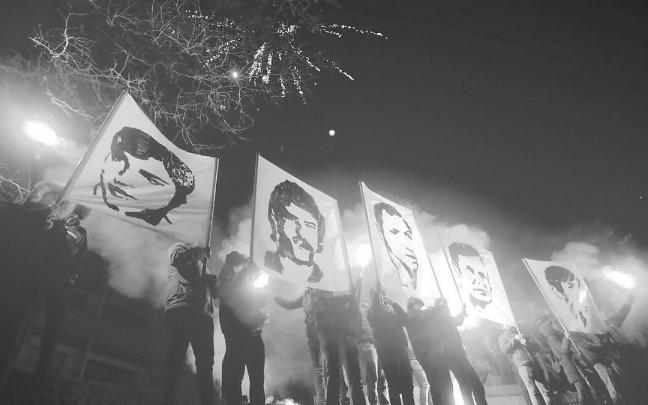 Manifestación para reclamar memoria para los cinco obreros asesinados el 3 de marzo de 1976 a manos de la Policía Armada franquista durante una huelga.