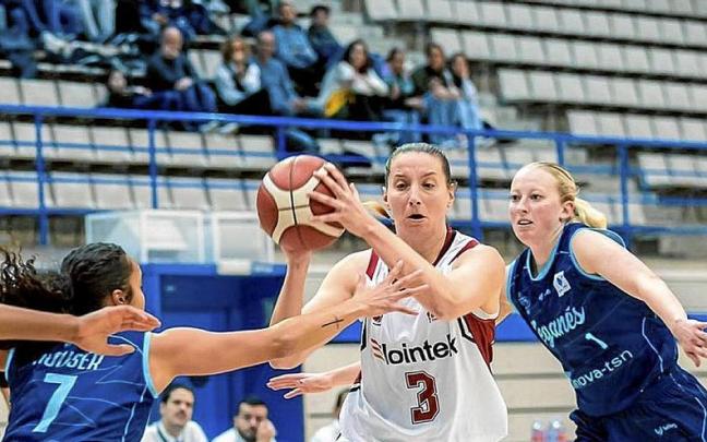 Laura Spreafico trata de colarse entre la defnsa del Leganés ayer. Laura Spreafico trata de colarse entre la defnsa del Leganés ayer.