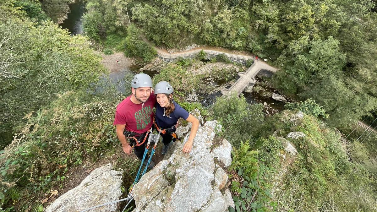 Leitzaran Bisitarien Etxea ofrece una visita guiada por la vía ferrata.