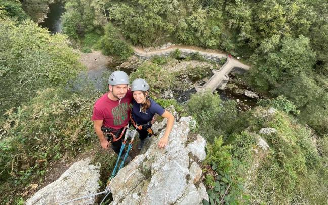 Leitzaran Bisitarien Etxea ofrece una visita guiada por la vía ferrata.