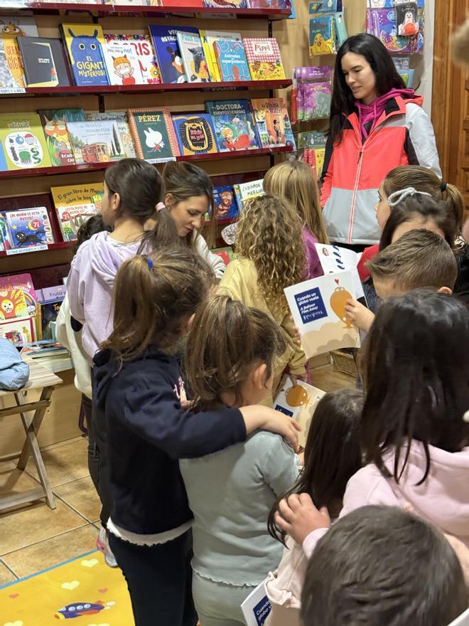 Su hermana, Itziar Baigorri es la ilustradora del cuento.