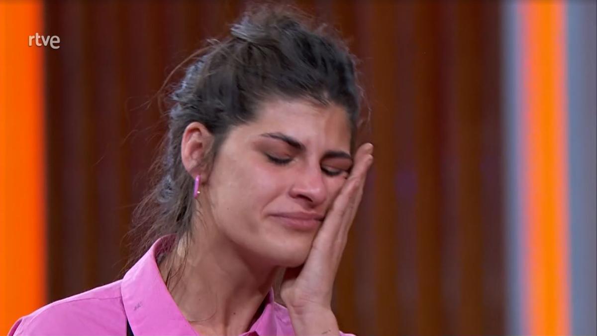 La aspirante Laura al abandonar 'MasterChef 11' por segunda vez.