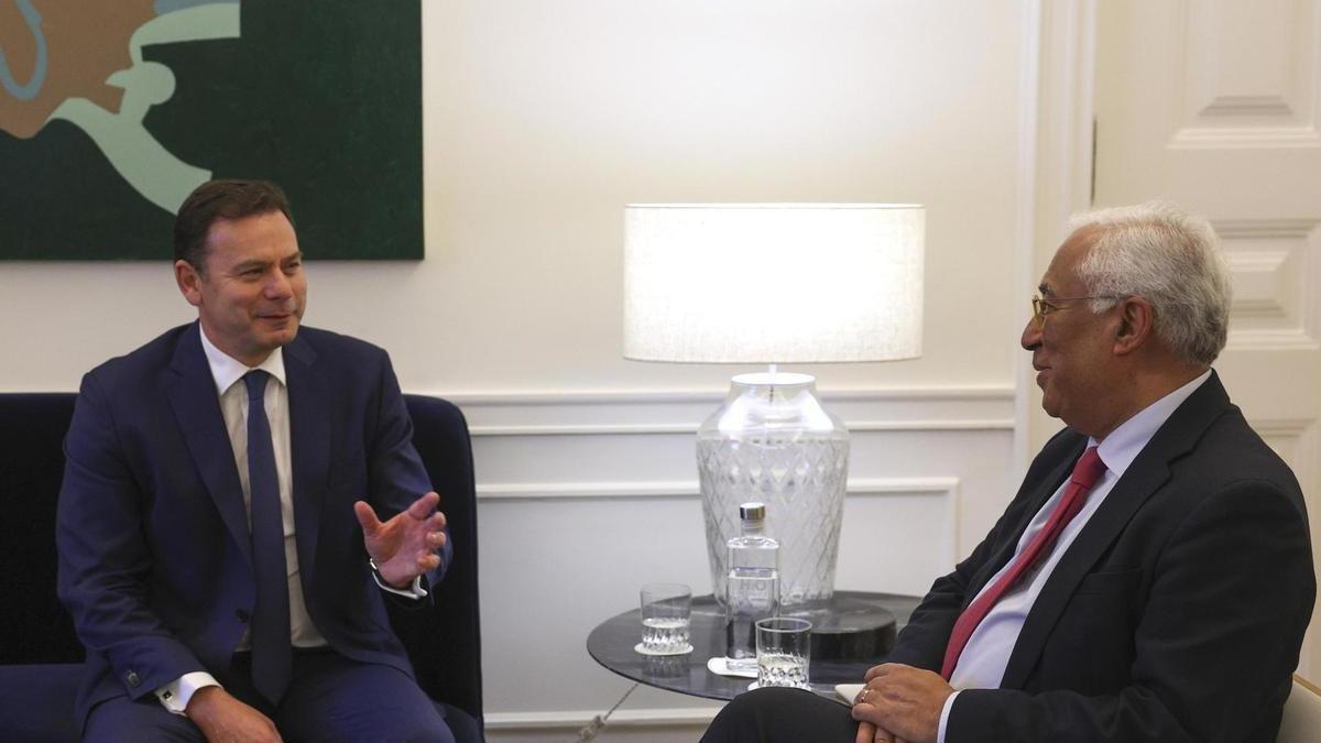 Montenegro (i) y Costa se reúnen en el palacete lisboeta de São Bento.