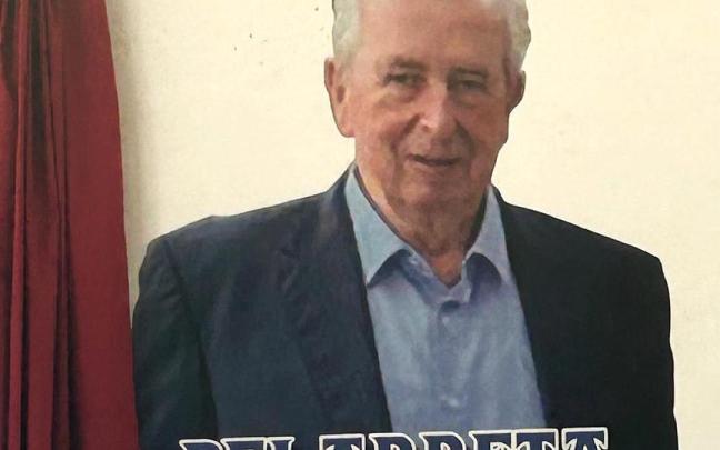 Imagen de Javier Arrizabalaga,"Belarreta", colocada en el rebote del frontón de Aiastia-San MIguel.