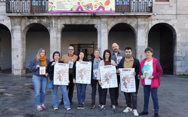 Representantes municipales y del movimiento feminista