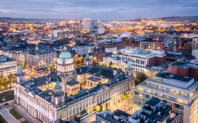 Belfast, una ciudad para descubrir con esta serie.