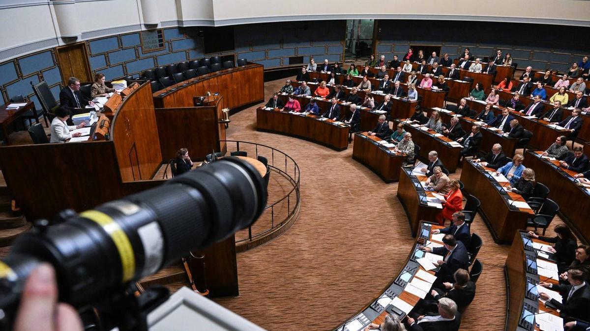 El Parlamento finlandés vota el ingreso en la OTAN.