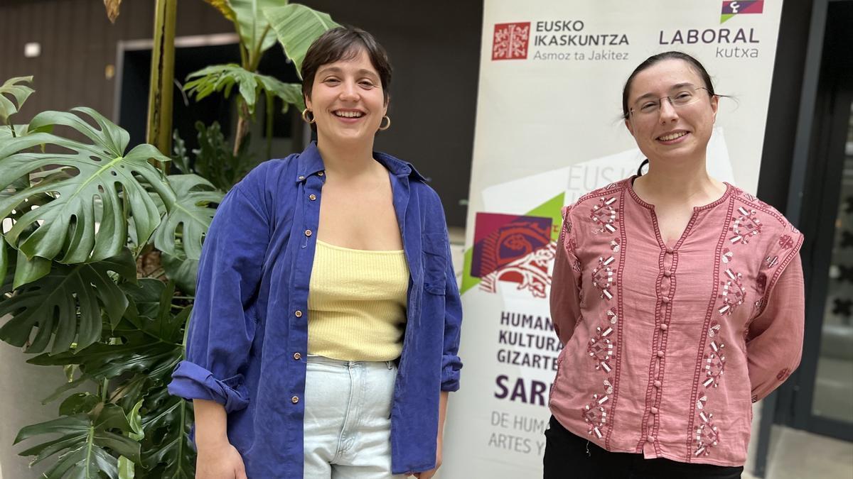 Maite Aizpurua y Garazi Navas, ganadoras del premio Eusko Ikaskuntza-Laboral Kutxa Gazte Saria 2024.