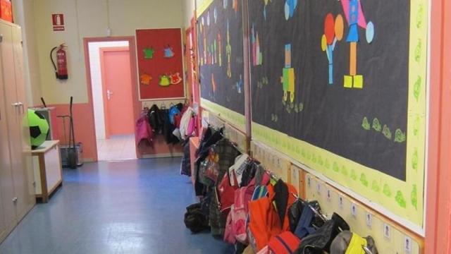 los metía en el baño de la clase cada vez que los niños no atendían a sus indicaciones, lloraban, gritaban o tiraban objetos. / EP los metía en el baño de la clase cada vez que los niños no atendían a sus indicaciones, lloraban, gritaban o tiraban objetos.