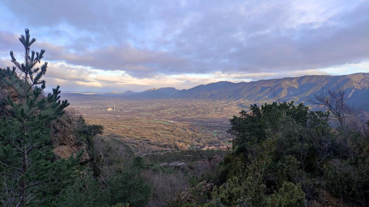 Valle de Tobalina, sierra de Árcena y el Ebro.jpeg