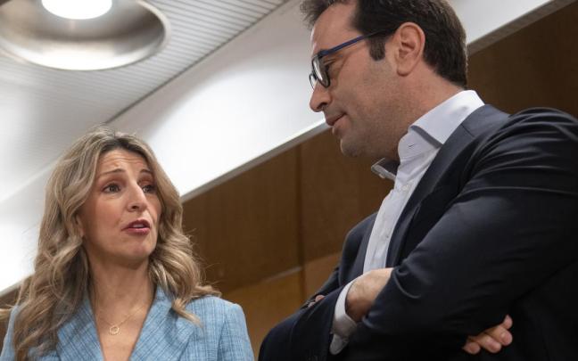 Yolanda Díaz y Carlos Cuerpo durante una reunión en la sede del ministerio