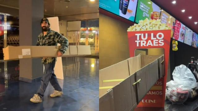 El joven, con la enorme caja-cubo que debía introducir en el agujero de las palomitas.