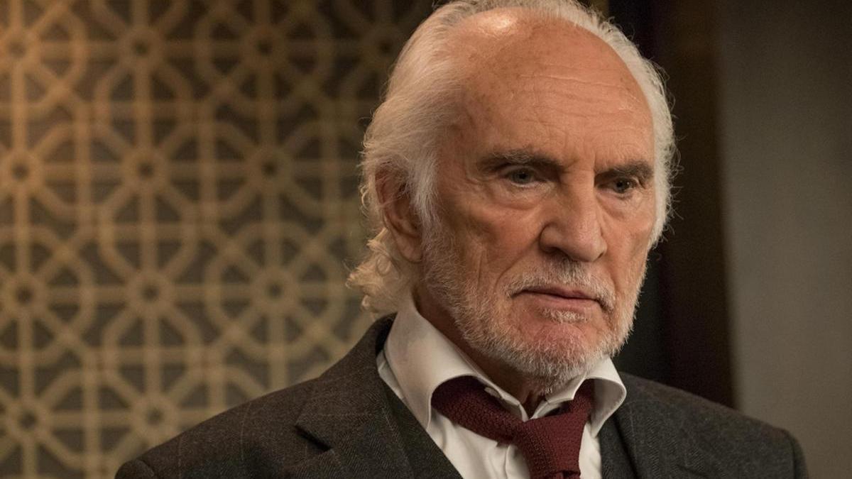 Terence Stamp en 'Criminales en el mar' (2019).