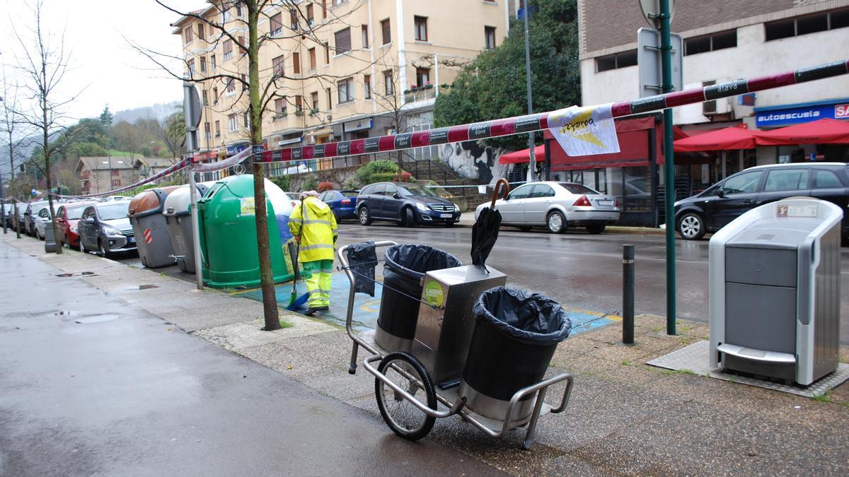 La Avenida Zumalakarregi es una de las vías en las que más se resiente el aparcamiento en fiestas