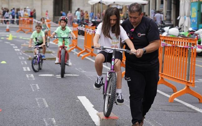 Varios niños participan en las jornadas 'Domingos en bicicleta' en su edición de 2022 Varios niños participan en las jornadas 'Domingos en bicicleta' en su edición de 2022