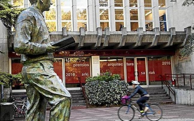 Exterior de la Casa de Cultura Ignacio Aldecoa.
