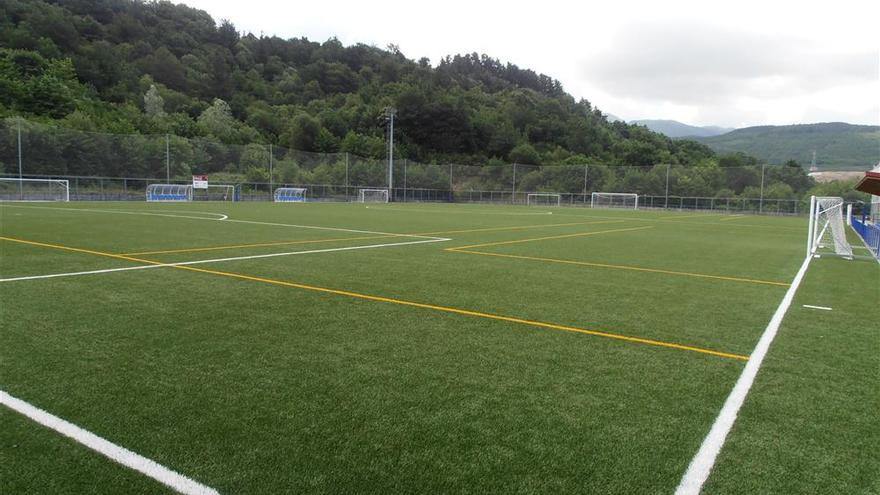 El campo de fútbol de Txolon acogerá los partidos de la fase este fin de semana.