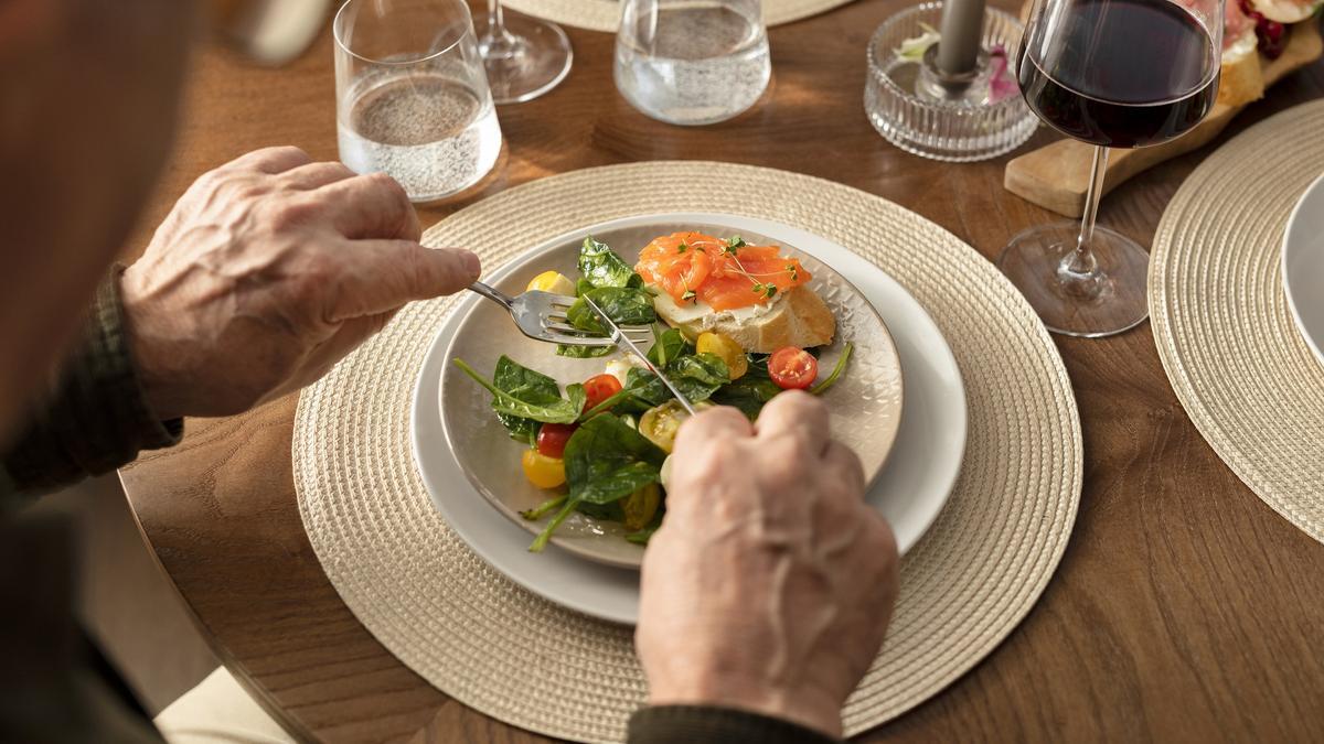 En uno de sus vídeos en Instagram, María José explica cómo usar correctamente el tenedor.