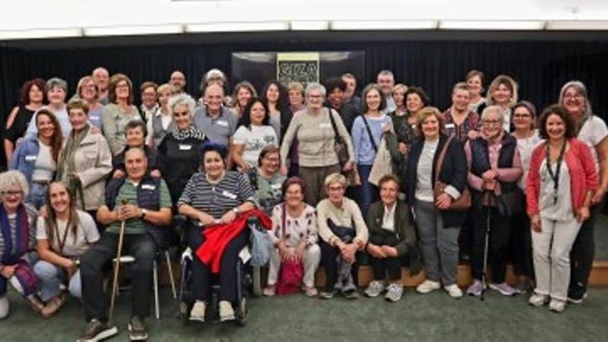 Foto de familia de todas las personas que han tomado parte en el calendario municipal de 2026