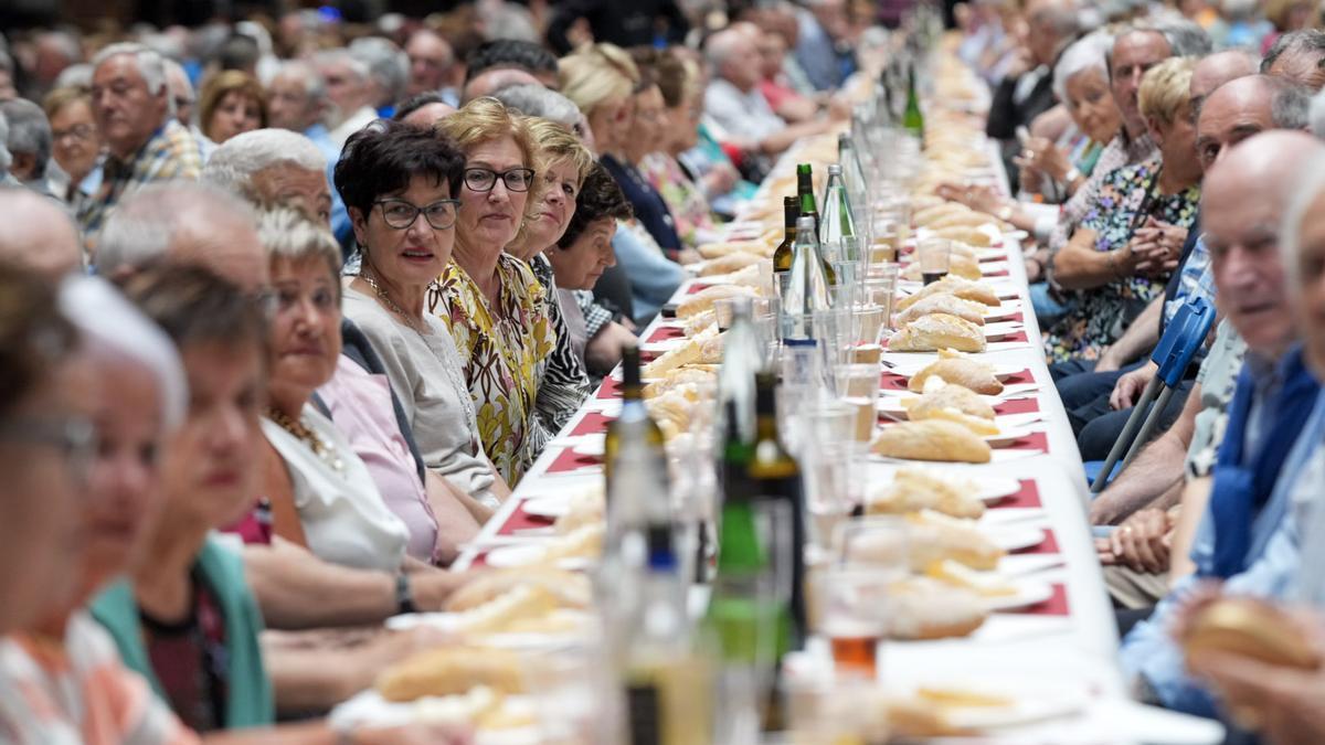 El frontón Jai Alai acogió una nueva edición de la comida popular