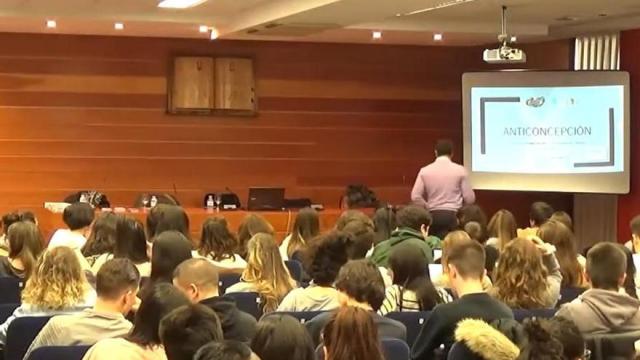 Los talleres afrontan problemas sexuales y afectivos de adolescentes y jóvenes entre 10 y 16 años.