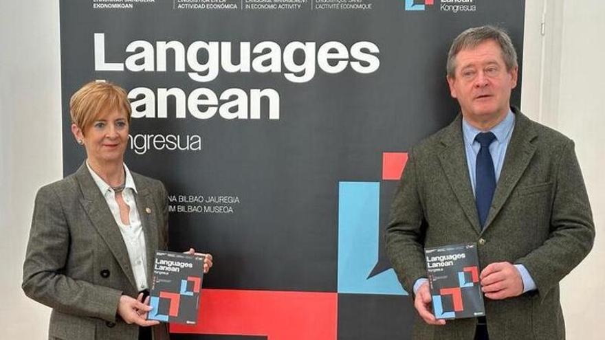 Los consejeros Tapia y Zupiria, en la presentación del congreso "Languages Lanean".
