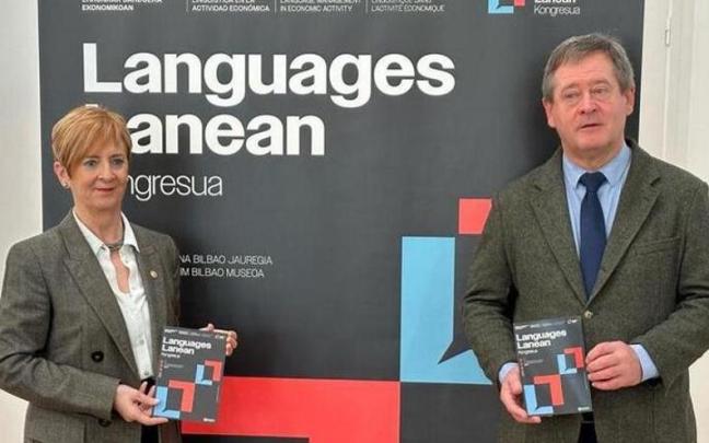 Los consejeros Tapia y Zupiria, en la presentación del congreso "Languages Lanean". / Iretia Los consejeros Tapia y Zupiria, en la presentación del congreso "Languages Lanean".