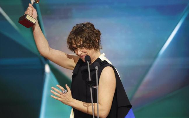 La actriz Patricia López Arnaiz recibe el premio a ´Mejor actriz protagonista en cine´ por su trabajo en ´Los domingos´