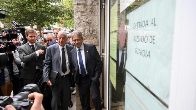 Revilla a su llegada al juzgado. / EP Revilla a su llegada al juzgado.