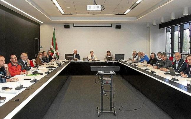 Reunión de la Mesa de Agricultura y Cambio Climático, ayer en Gasteiz.
