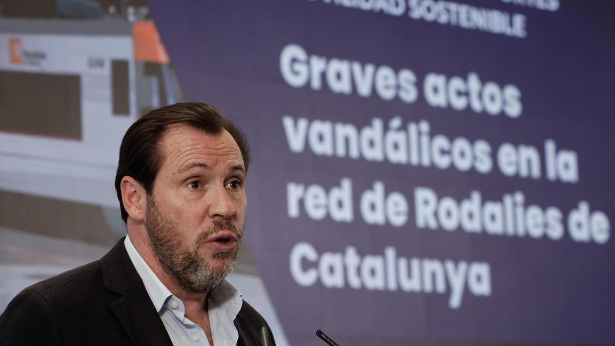 El ministro de Transportes y Movilidad Sostenible, Óscar Puente, aborda la situación tras graves actos vandálicos sufridos en Rodalies.