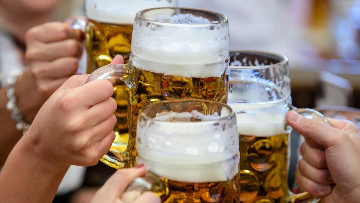 También el consumo de alcohol está a la baja, excepto los fines de semana También el consumo de alcohol está a la baja, excepto los fines de semana