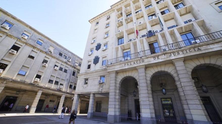 Fachada de la Audiencia de Sevilla.